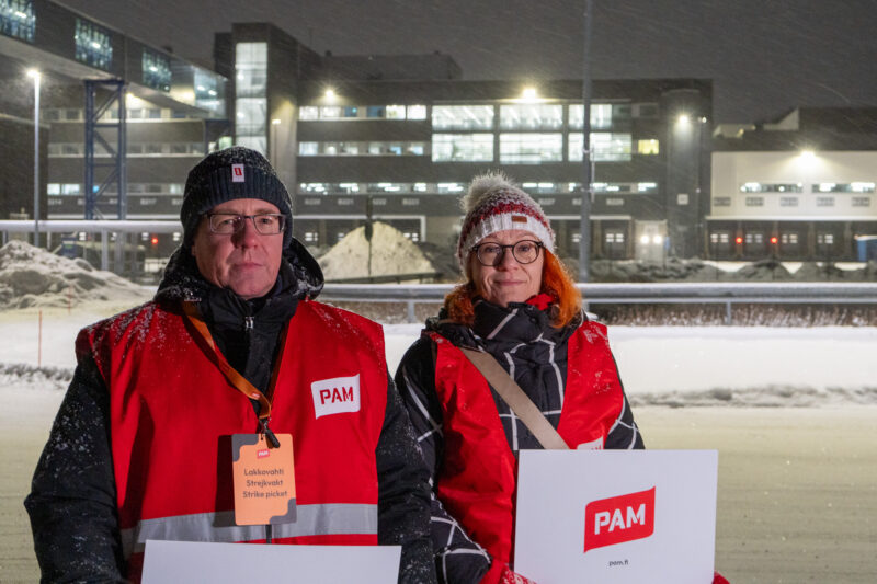 PAMin puheenjohtaja Annika Rönni-Sällinen ja pääluottamusmies Heikki Laakkonen